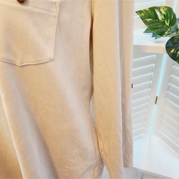 SOFT SURROUNDINGS SOFT SUEDE V NECKET BEIGE W/BUTTON POCKET SIZE MED - Picture 3 of 7